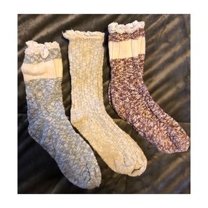 Bundle of 3 AEO ruffle socks ❄️